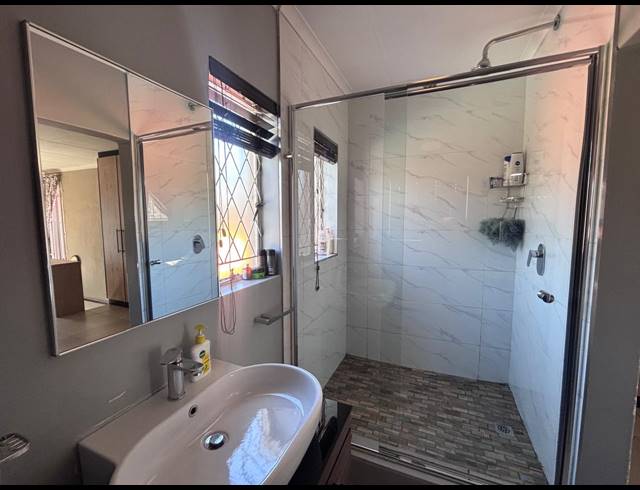 4 BEDROOM HOUSE FOR SALE IN PIERRE VAN RYNEVELD
